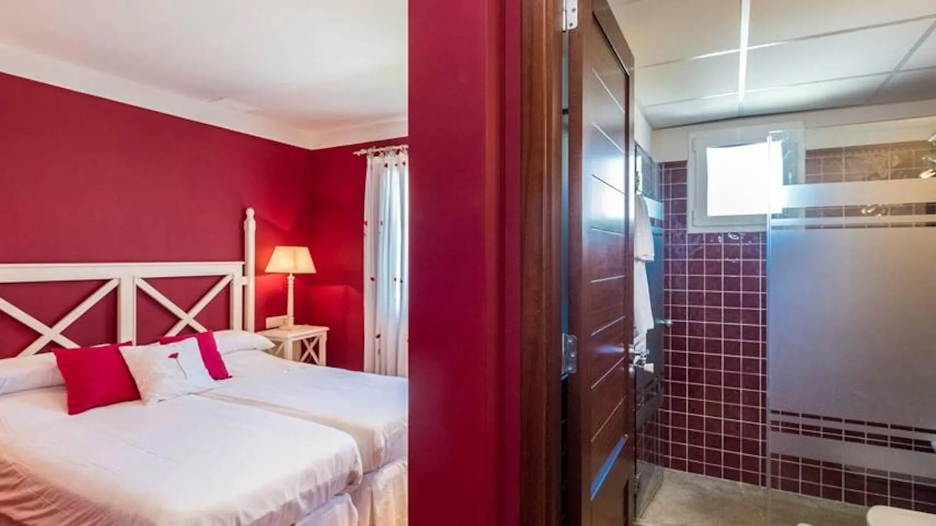 Villa Finesse 1 - Lovely 3 Bedroom Villa - Great Pool Area - Perfect For Families Son Bou