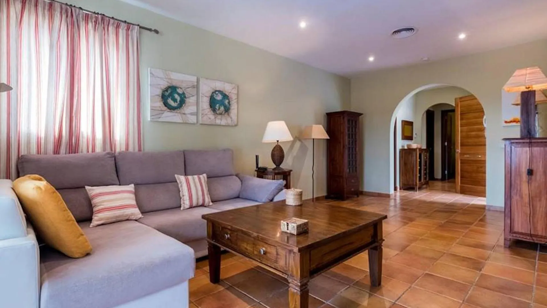 Villa Finesse 1 - Lovely 3 Bedroom Villa - Great Pool Area - Perfect For Families Son Bou