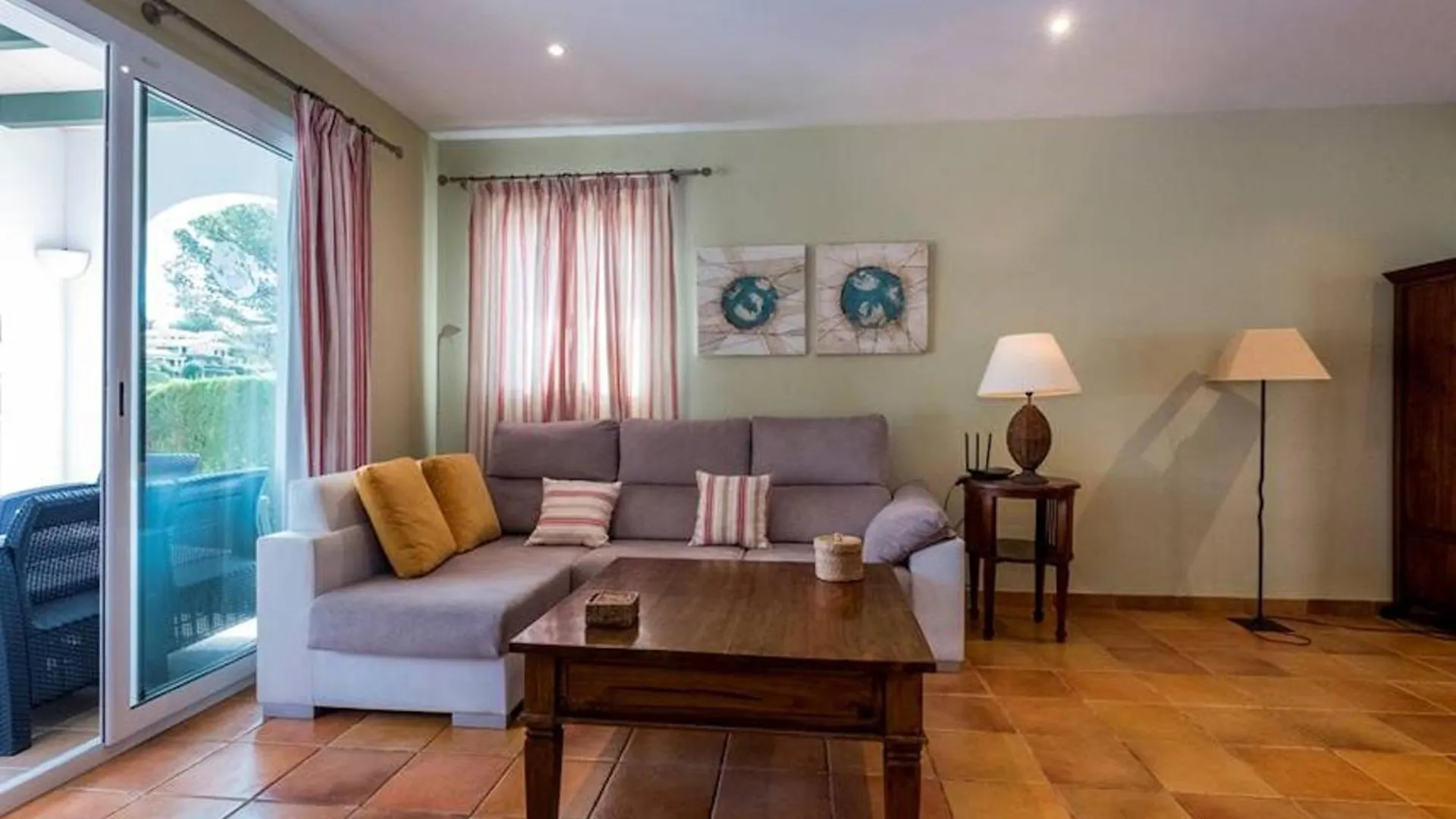Villa Finesse 1 - Lovely 3 Bedroom Villa - Great Pool Area - Perfect For Families Son Bou Spain