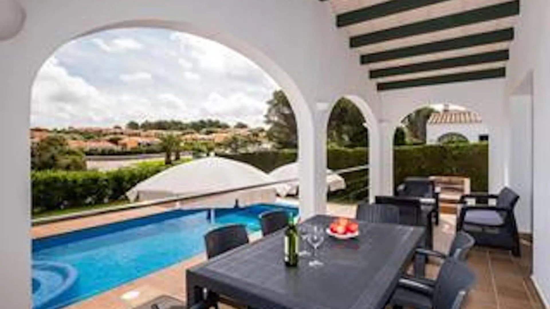 Villa Finesse 1 - Lovely 3 Bedroom Villa - Great Pool Area - Perfect For Families Son Bou