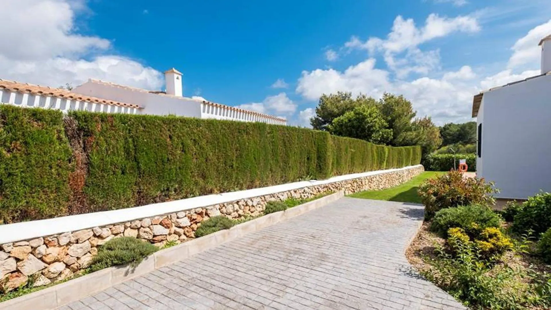 Villa Finesse 1 - Lovely 3 Bedroom Villa - Great Pool Area - Perfect For Families Son Bou