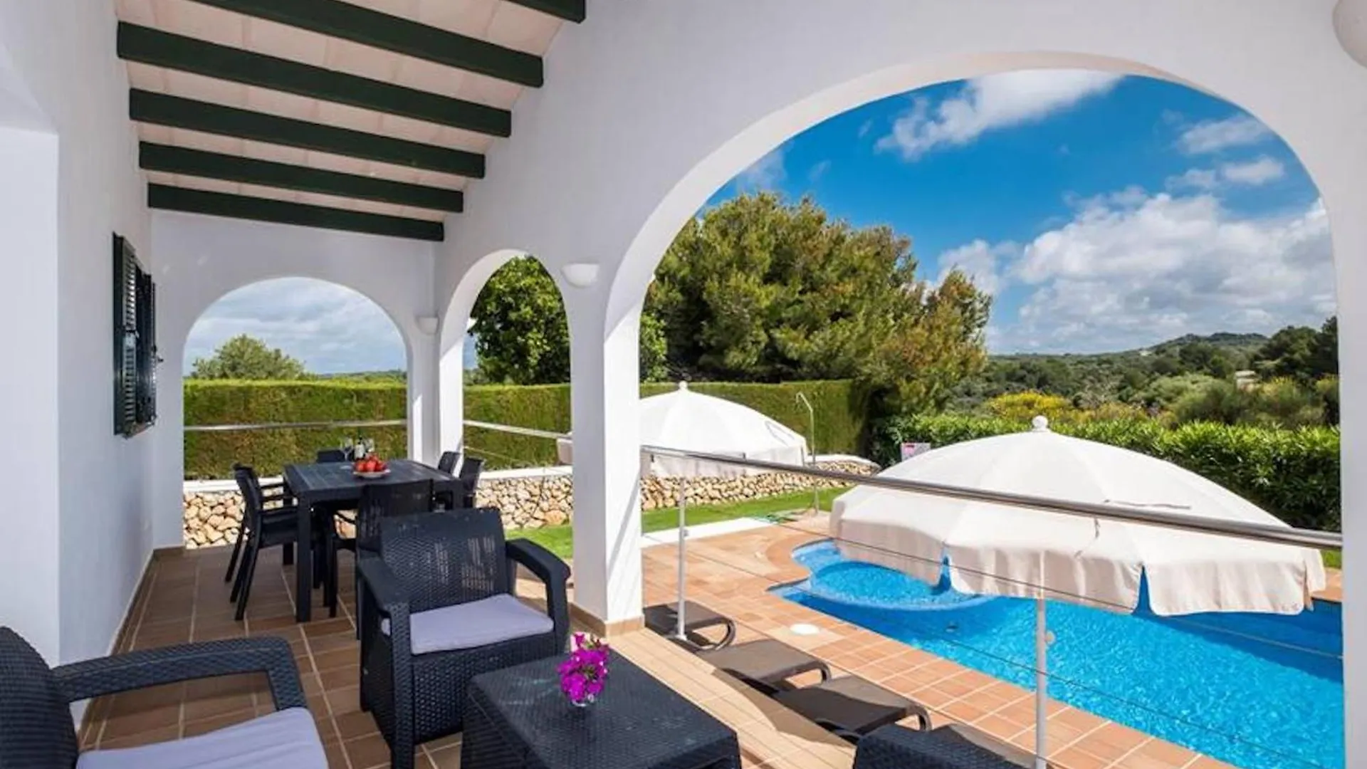 Villa Finesse 1 - Lovely 3 Bedroom Villa - Great Pool Area - Perfect For Families Son Bou Spagna