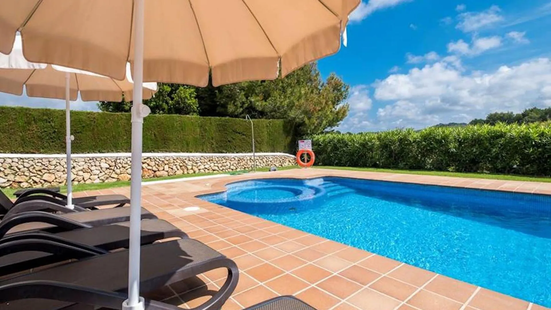Villa Finesse 1 - Lovely 3 Bedroom Villa - Great Pool Area - Perfect For Families Son Bou