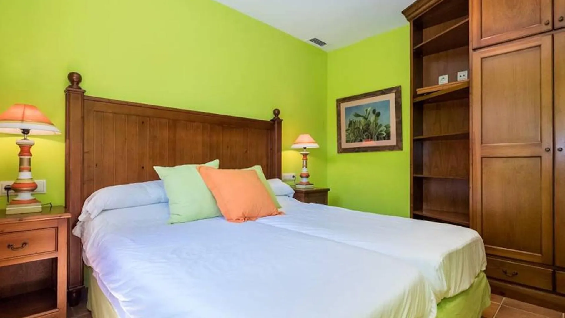Villa Finesse 1 - Lovely 3 Bedroom Villa - Great Pool Area - Perfect For Families Son Bou 0*,  Spagna