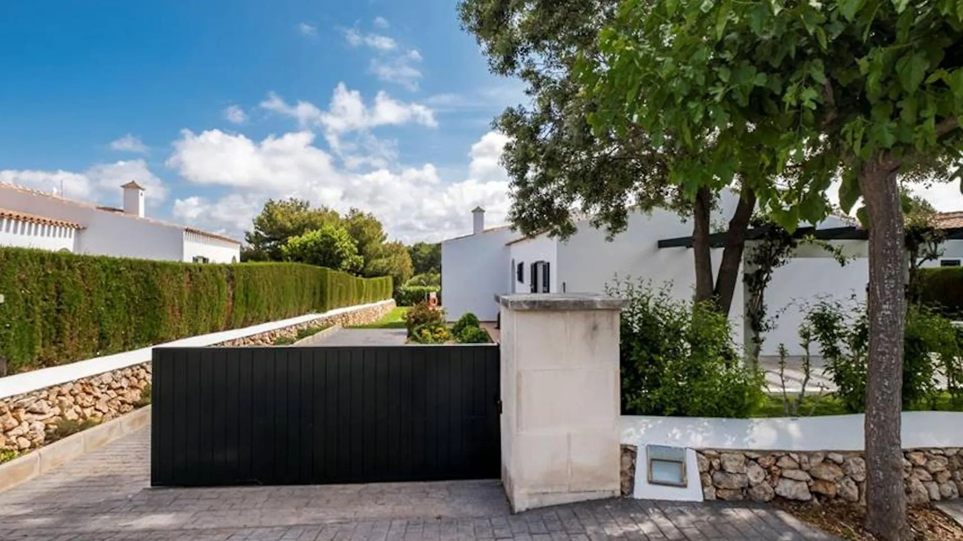Villa Finesse 1 - Lovely 3 Bedroom Villa - Great Pool Area - Perfect For Families Son Bou 0*,  Spain